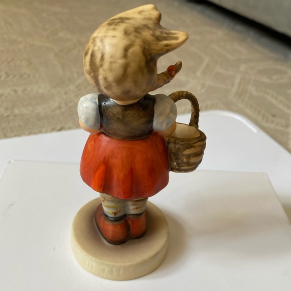 Hummel Goebel Vintage Figurine #96 Little Shopper - Picture 3 of 12